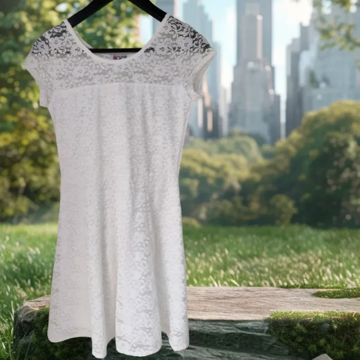 Gebruiken wit jurkje