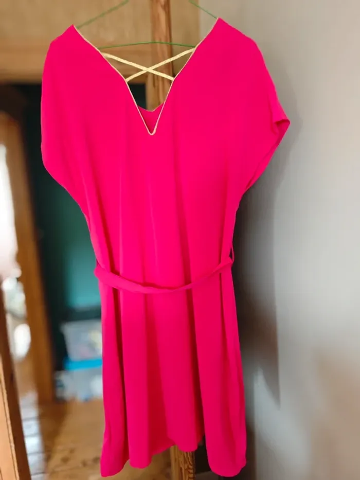 Robe rose jamais portée - photo numéro 2