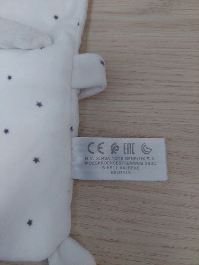 #12 simba toys (kiabi) - doudou lapin blanc étoiles grises - photo numéro 3