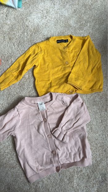 Lot de deux gilets bébé fille 4-6 mois