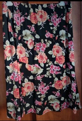 Jupe noir à motif fleurs taille 54