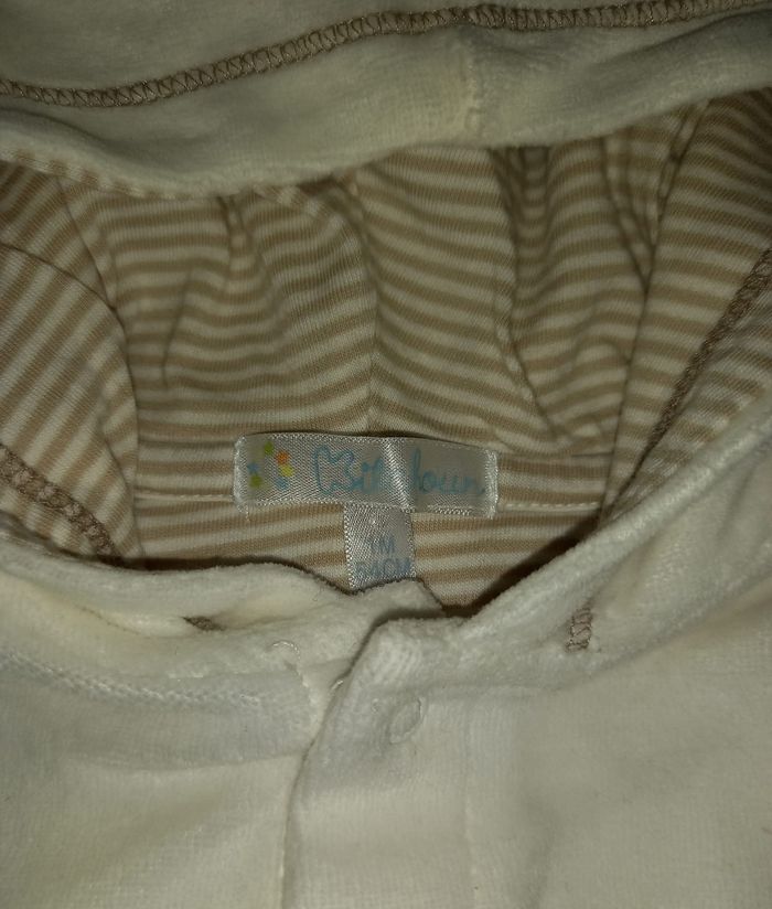 Lot vêtements 1 mois 
Sur un pyjama manque 1 pression. Dans l ensemble très bon état - photo numéro 3