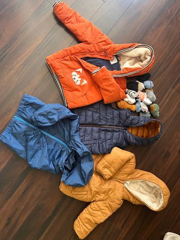 Lot de manteaux, coupe vent, veste sans manches 36 mois