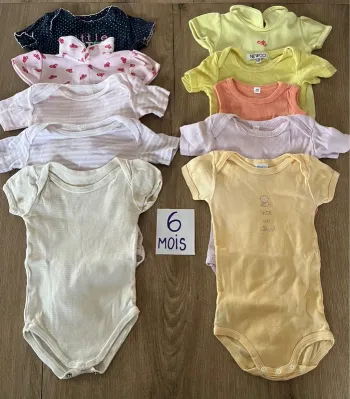 Lot bodies manches courtes 6 mois