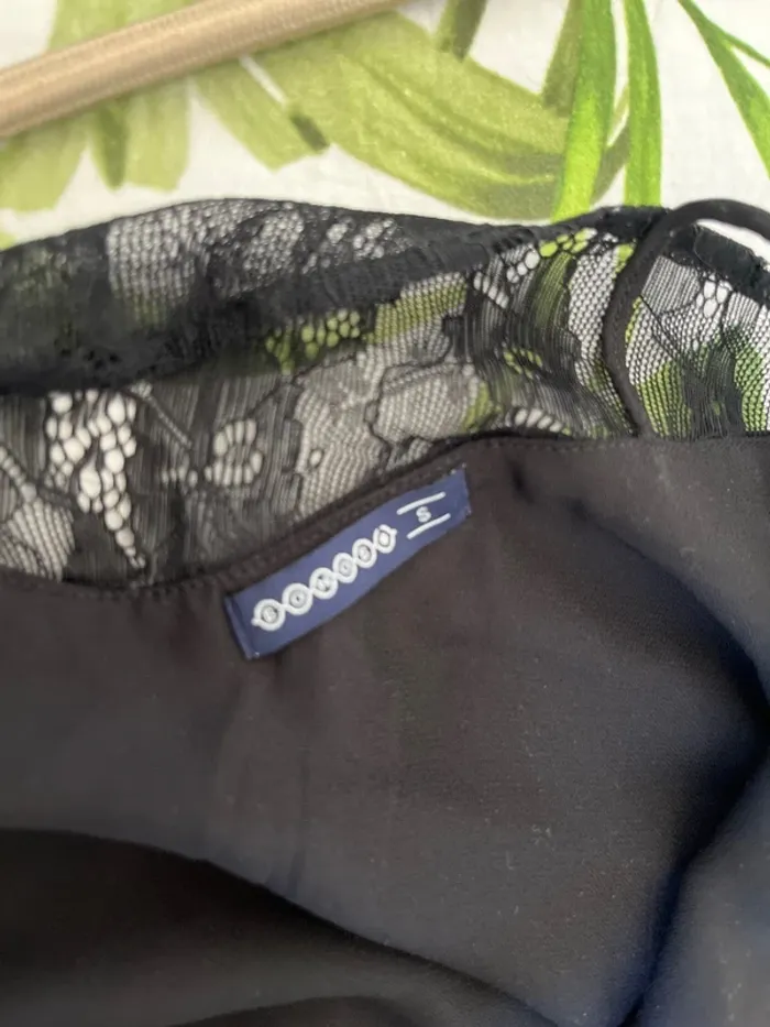 Débardeur noir avec dos à motifs - photo numéro 5