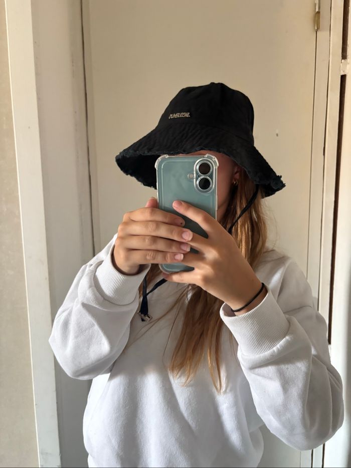 Bob / chapeau Jacquemus - photo numéro 2