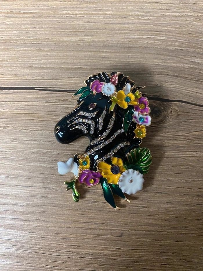 Broche zèbre tendances