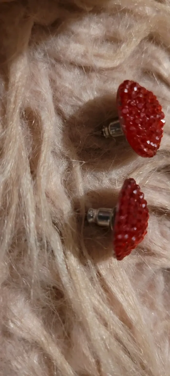 Boucles d'oreilles strass rouges - photo numéro 2
