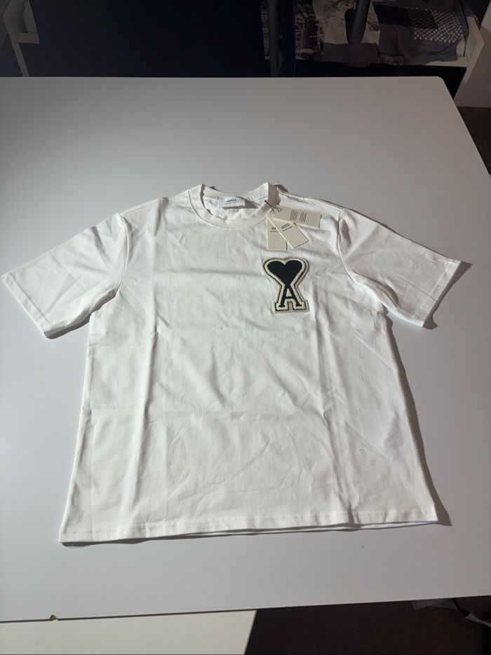 T-shirt Ami neuf avec étiquette - photo numéro 2
