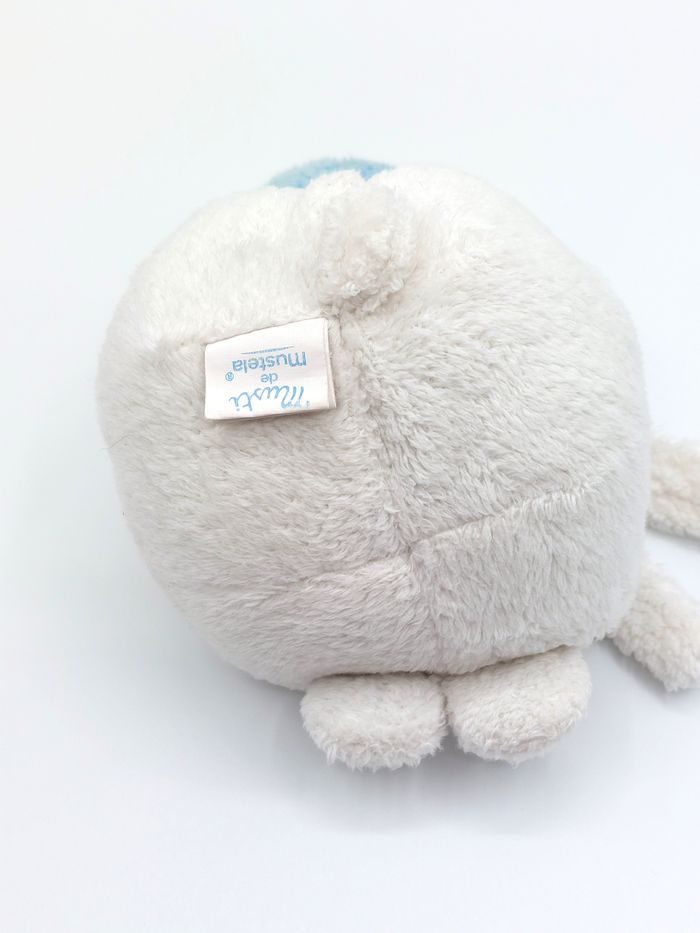 Peluche petit modèle doudou ours boule Musti Mustela bleu blanc écharpe hauteur 11 cm - photo numéro 4