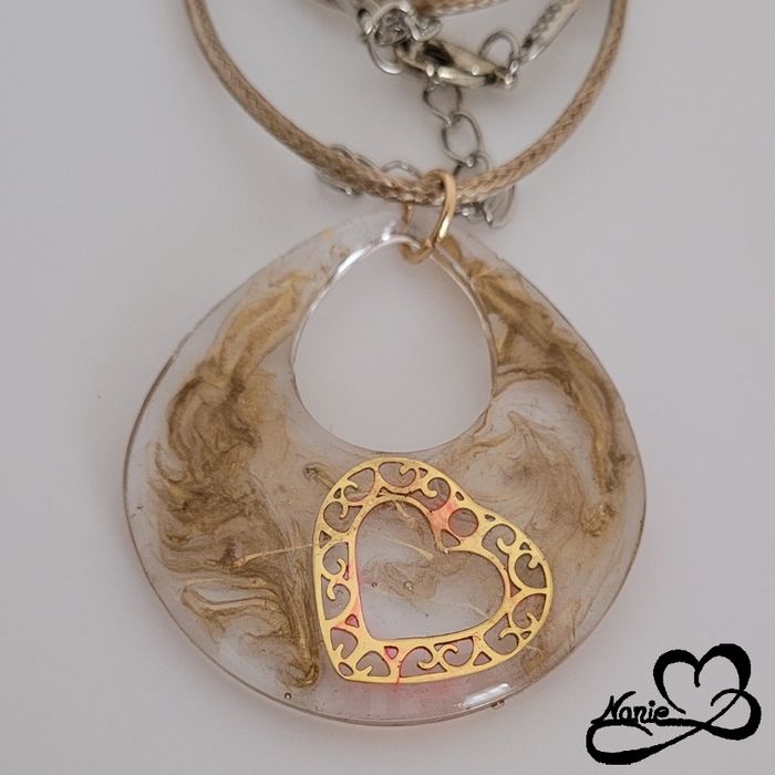 Pendentif transparent et beige crème avec un cœur doré - photo numéro 2