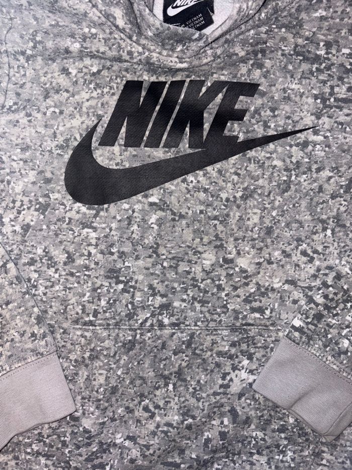 Sweat à capuche gris Nike enfant taille 6-7 ans en très bon état - photo numéro 7