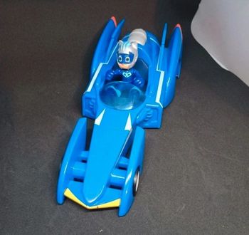 Voiture pyjamasque et personnage son et lumière