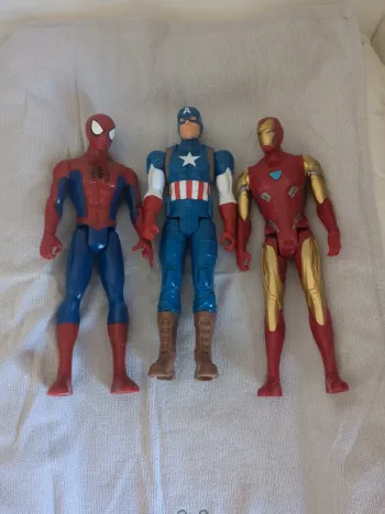 Lot de 3 grandes figurines articulées Marvel