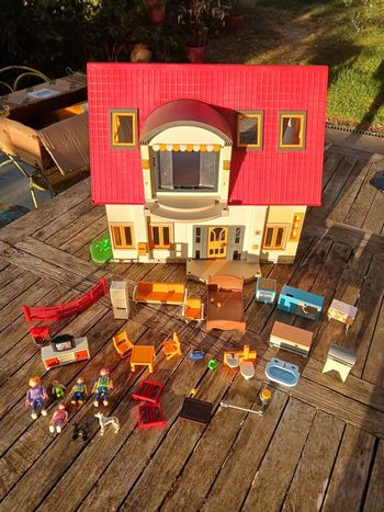 Grande maison playmobil plus accessoires 