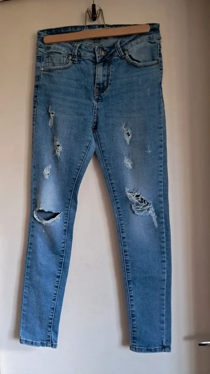 Jeans troué t40