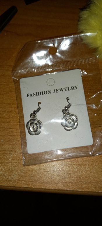 Boucle d'oreille fantaisie