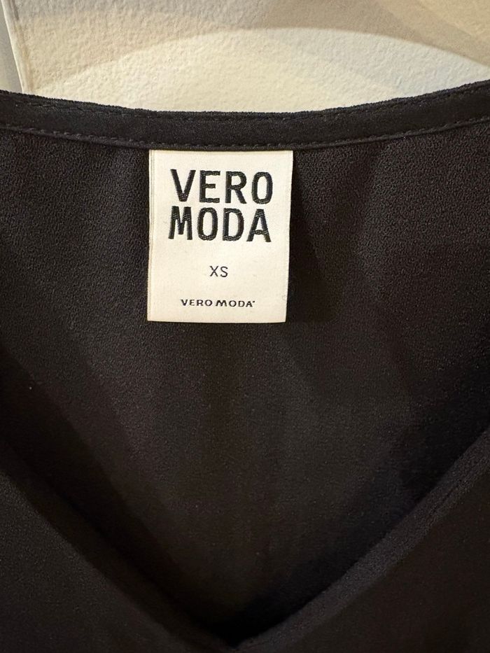 Robe noir avec strass - photo numéro 2