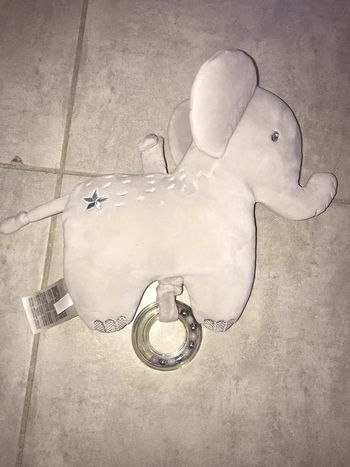 Éléphant boîte à musique