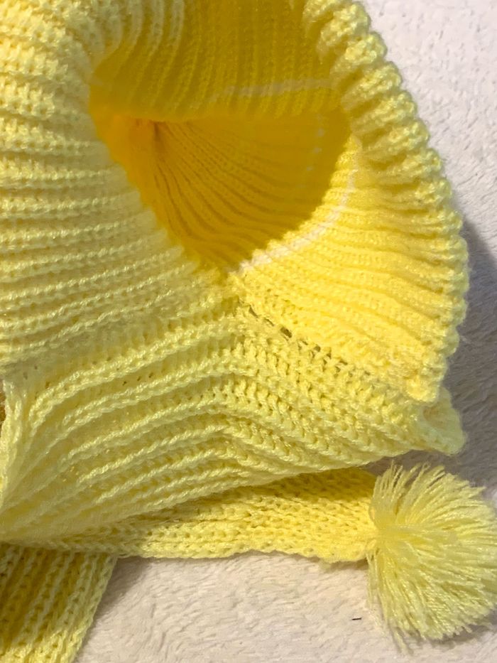 Bonnet-écharpe pour bébé en laine 1-2 ans en laine jaune - photo numéro 4