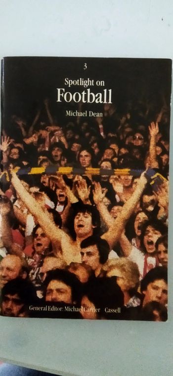 Livre en anglais spotlight on football