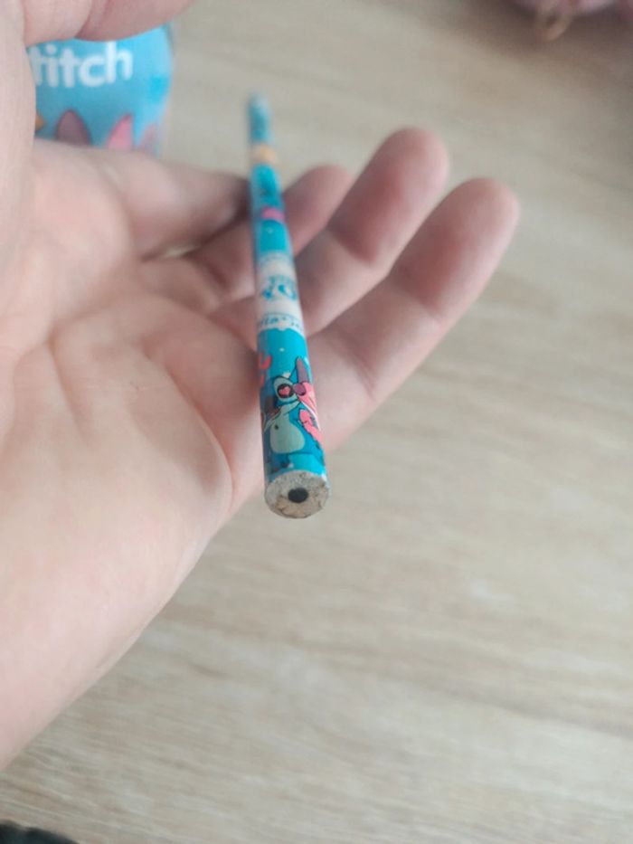 Crayon de bois Stitch neuf - photo numéro 3