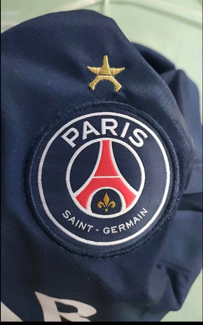 Maillot PSG avec étoile - photo numéro 3