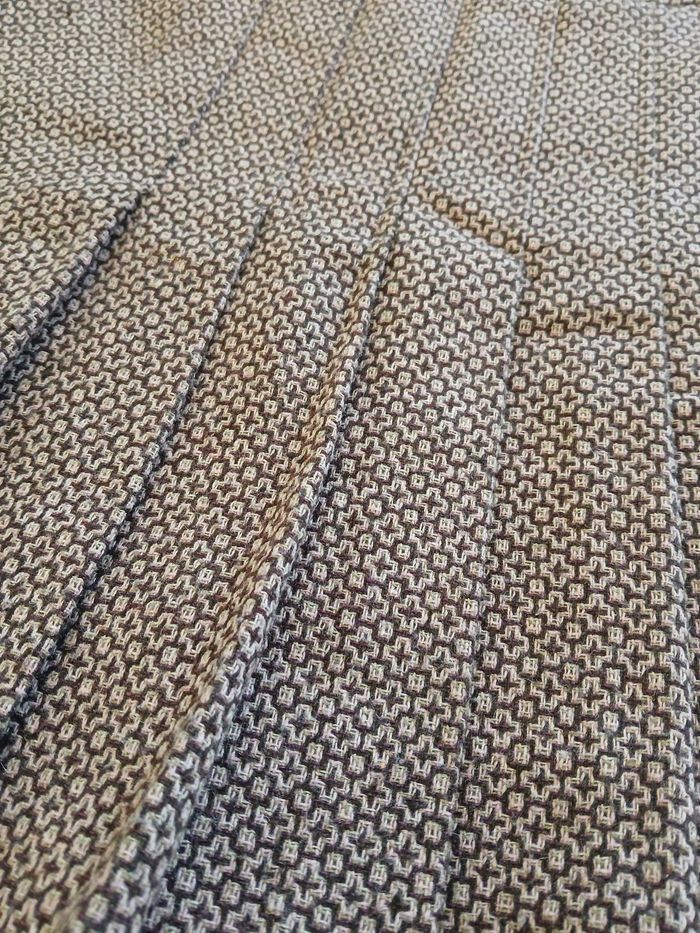 Jolie jupe plissée,  taille 40. - photo numéro 2