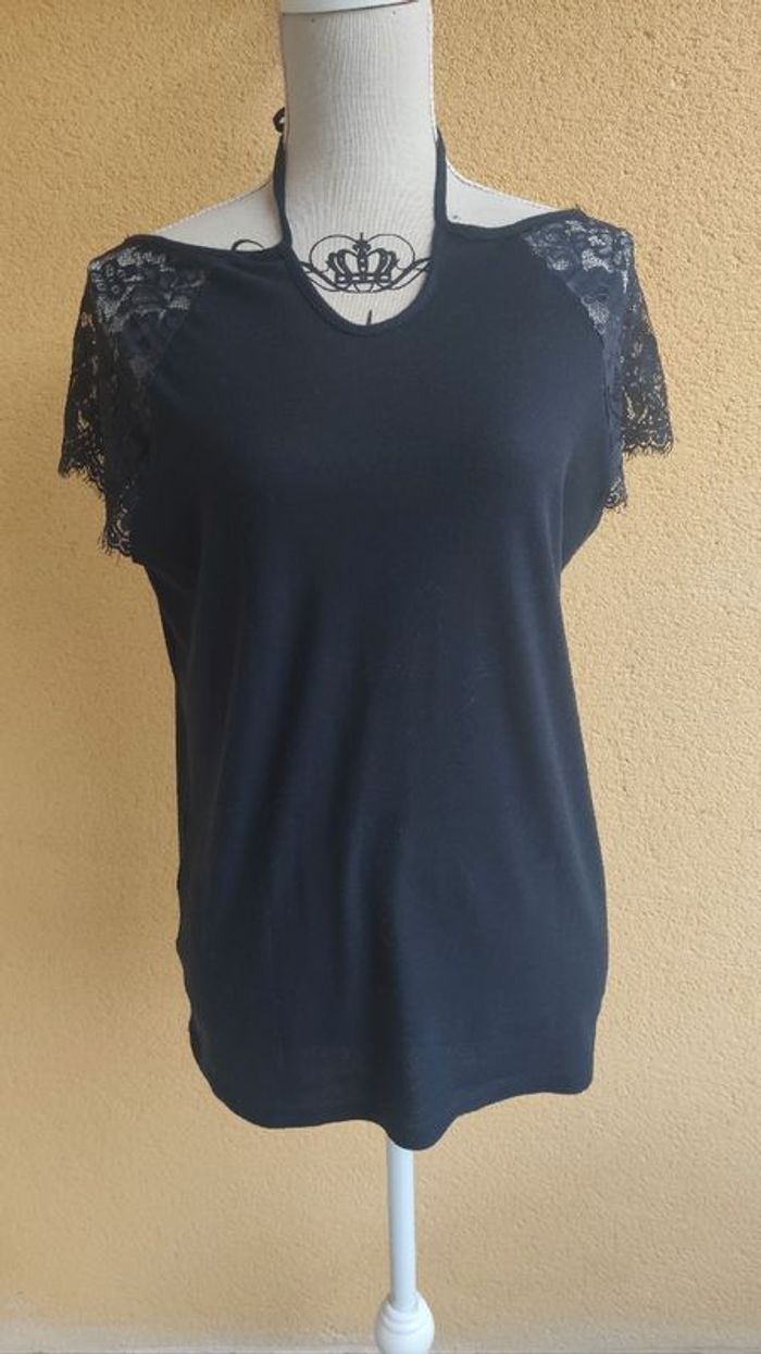 Haut bleu marine et dentelles 40