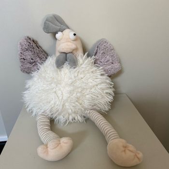 Poule en peluche couleur crème gris et marron