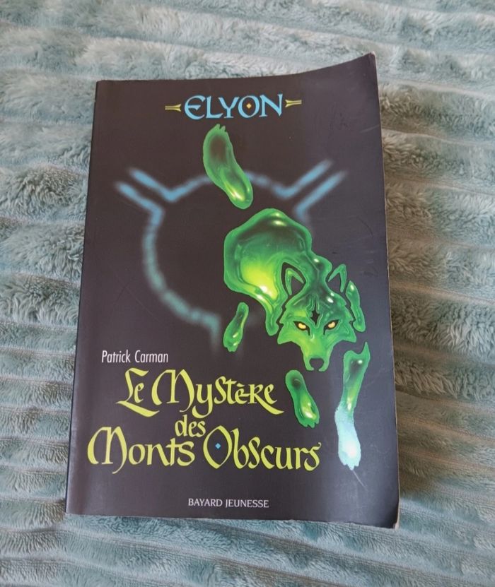 Livre le mystère des monts obscurs