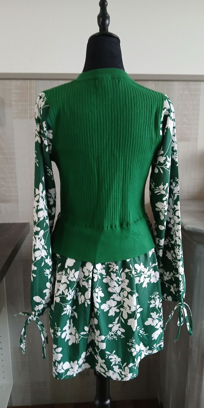 Robe pull verte fleurie Taille M - photo numéro 6