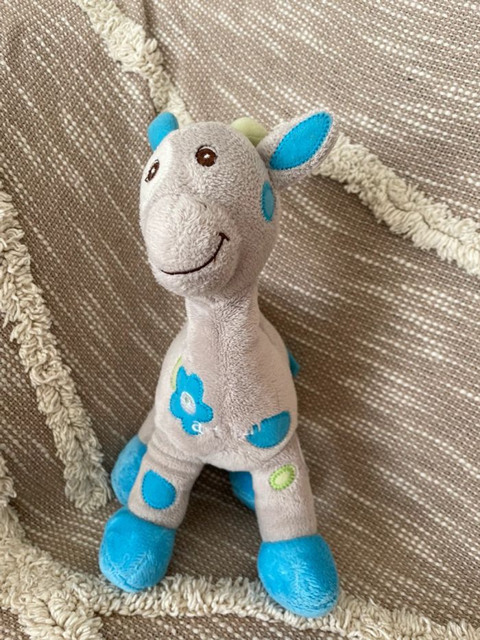 Peluche doudou 25cm Arthur et Lola girafe grise et bleu à pois très bon état - photo numéro 2