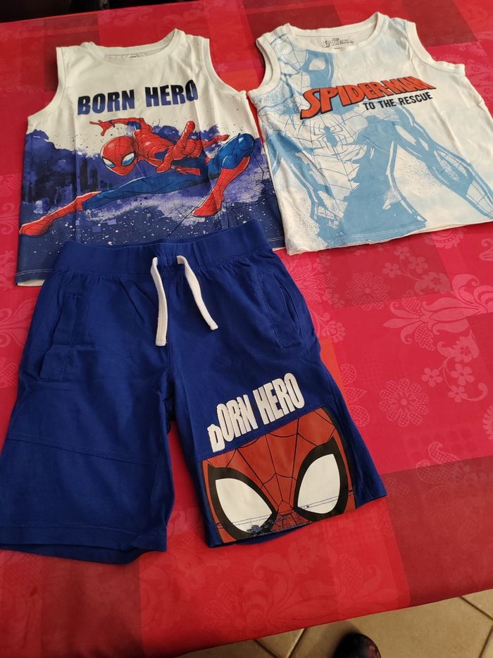 1 ensemble 2 débardeurs  + 1 short assorti