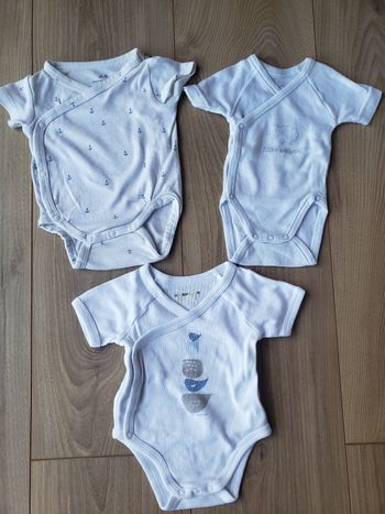 Lot bodies manches courtes 0 mois