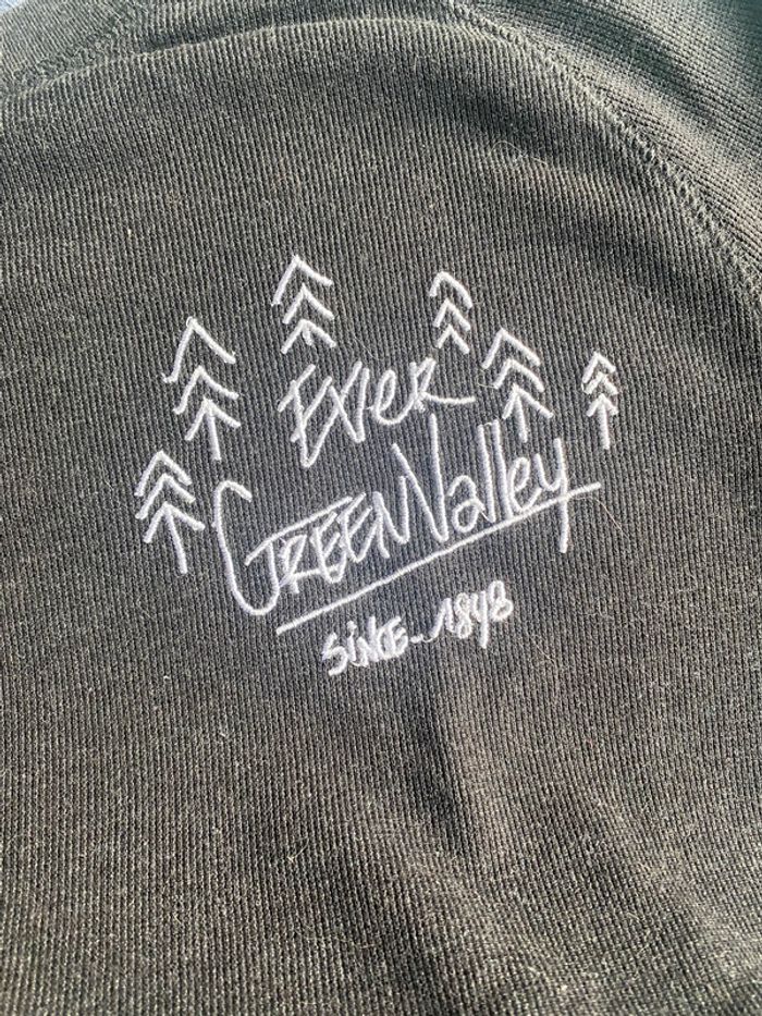 Pull noir - photo numéro 2