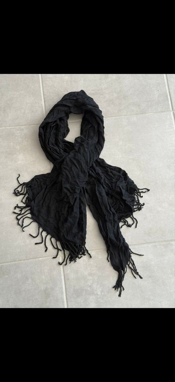 Écharpe noire