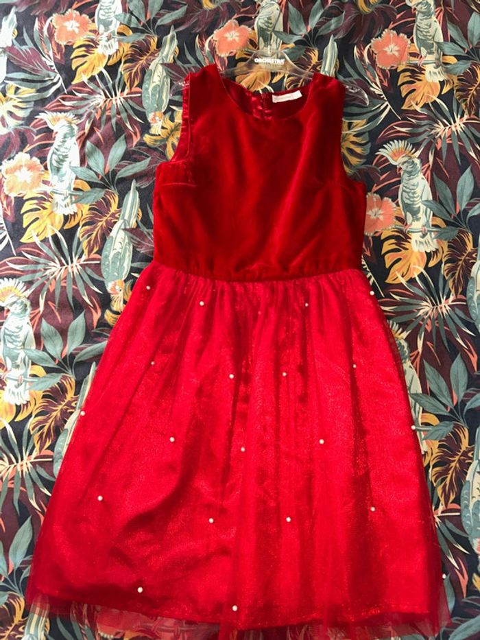 Robe rouge fête orchestra