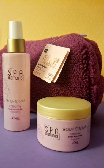 Lot senteur rose avec trousse de toilette