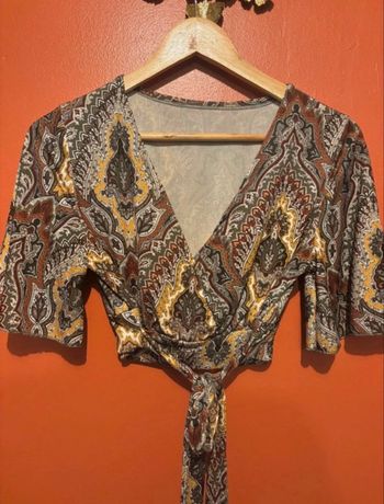 Croc top fluide avec motif