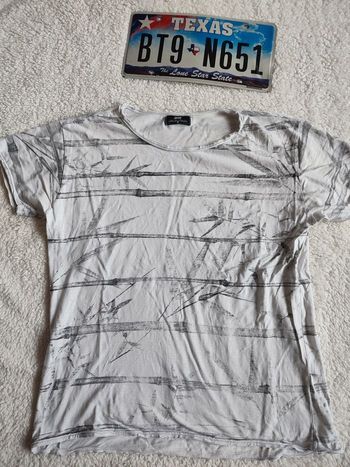 Tee-shirt inside