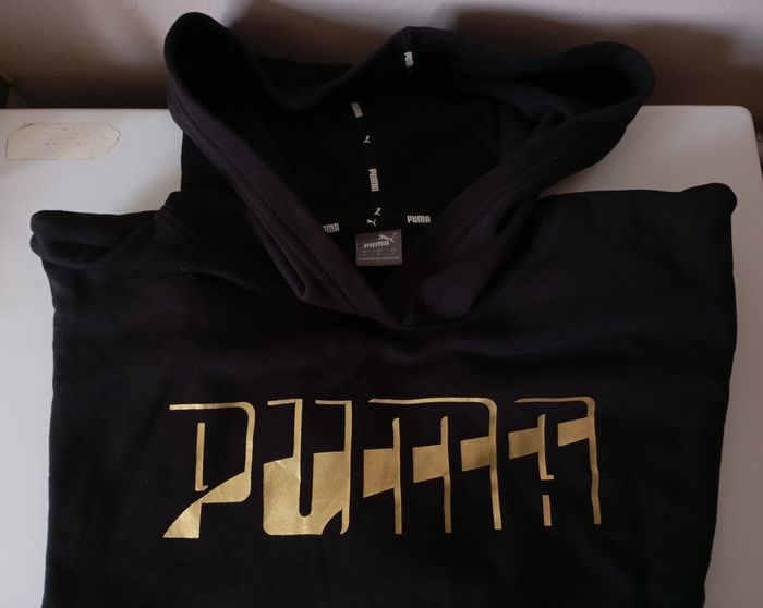 Sweat à capuche. Taille L. Noir et or . Coton et polyester . État neuf