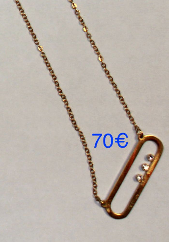 Collier doré épingle