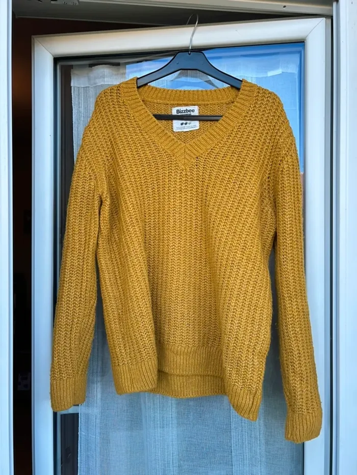 Pull jaune bizzbee