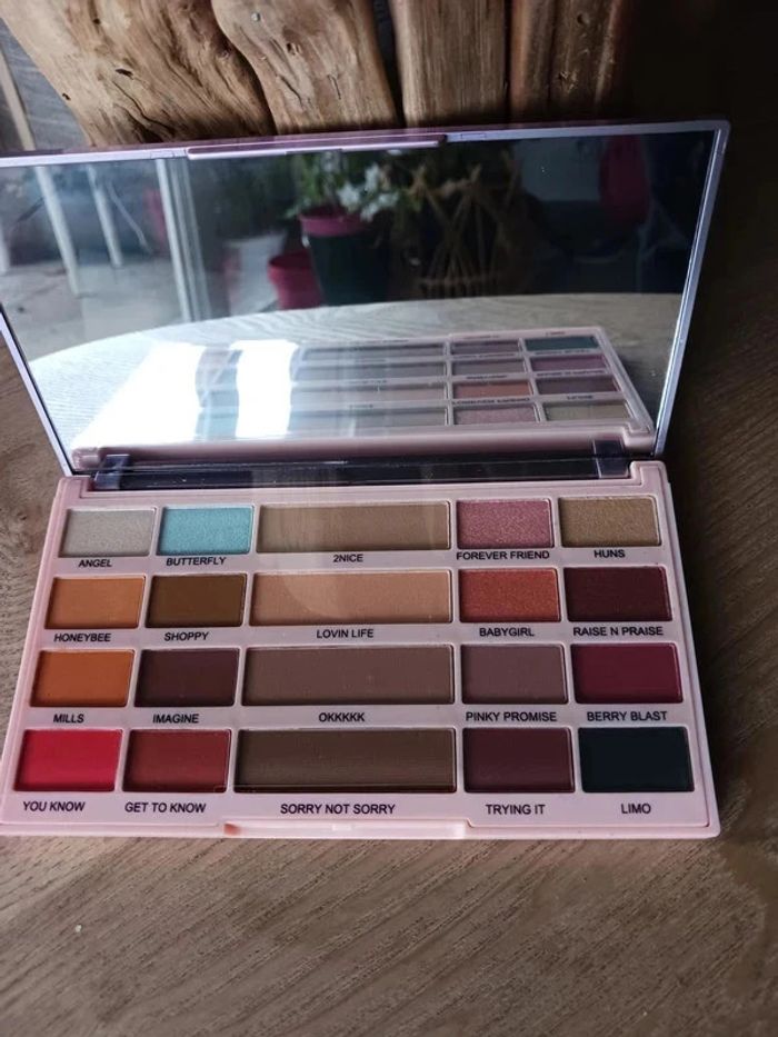 palette de maquillage Révolution imogenation neuve - photo numéro 6