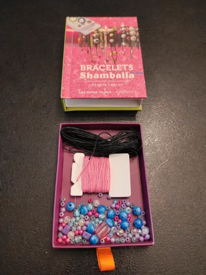 Livre tiroir créatif bracelet shamballa