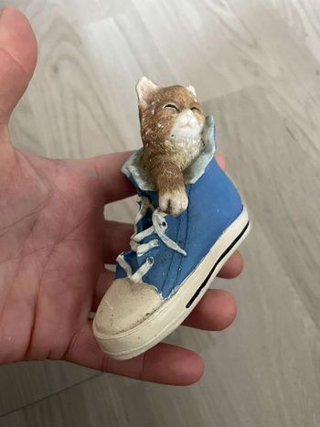 Figurine Chat Basket