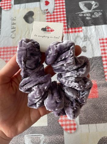 Chouchou pour cheveux violet effet velours