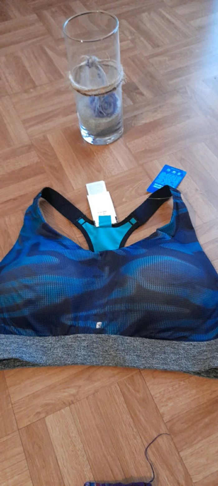 Brassière de sport neuve - photo numéro 2