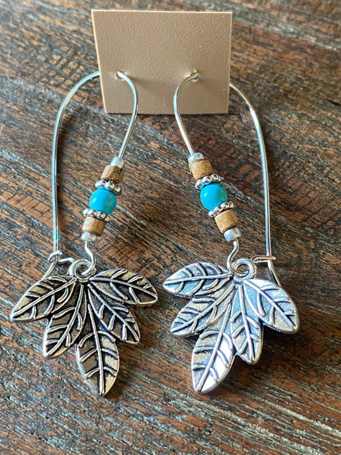 Magnifiques boucles d’oreilles feuilles et perles - photo numéro 2